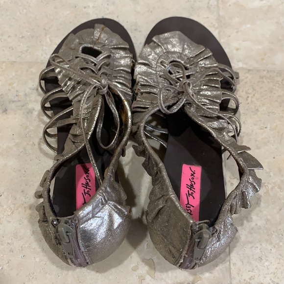 Betsey Johnson CICII Shimmer Ruffle Sandal 7 - Picture 6 of 9